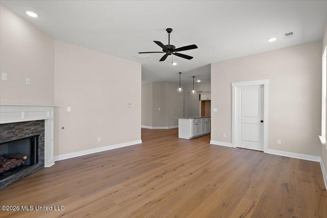 457 Sunflower Street, Nesbit, MS 38651