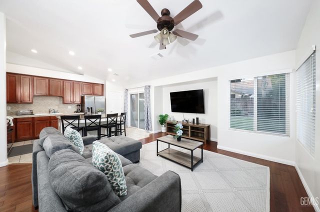 13402 Boyd Lake Drive, Bakersfield, CA 93314