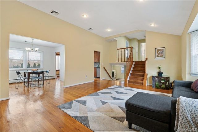 7 Plainview Road, Bethpage, NY 11714