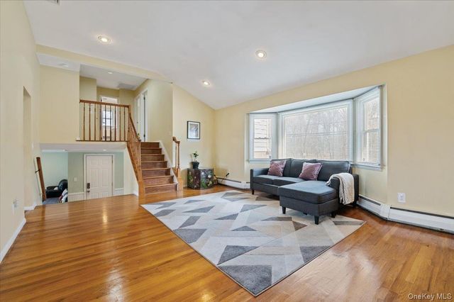 7 Plainview Road, Bethpage, NY 11714