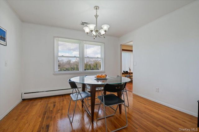 7 Plainview Road, Bethpage, NY 11714