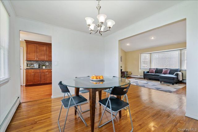 7 Plainview Road, Bethpage, NY 11714
