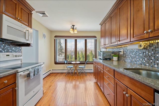 7 Plainview Road, Bethpage, NY 11714