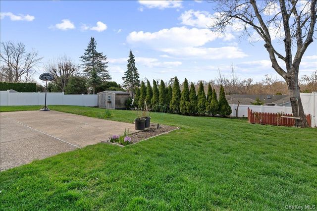 7 Plainview Road, Bethpage, NY 11714
