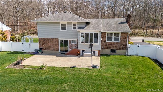 7 Plainview Road, Bethpage, NY 11714
