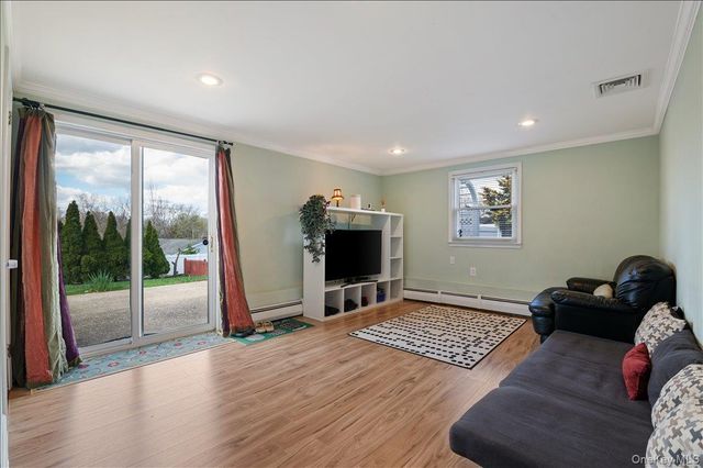 7 Plainview Road, Bethpage, NY 11714