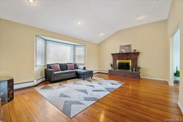7 Plainview Road, Bethpage, NY 11714