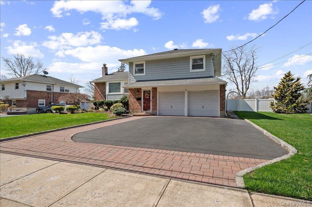 7 Plainview Road, Bethpage, NY 11714
