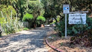 3530 N Knoll Drive, Los Angeles, CA 90068