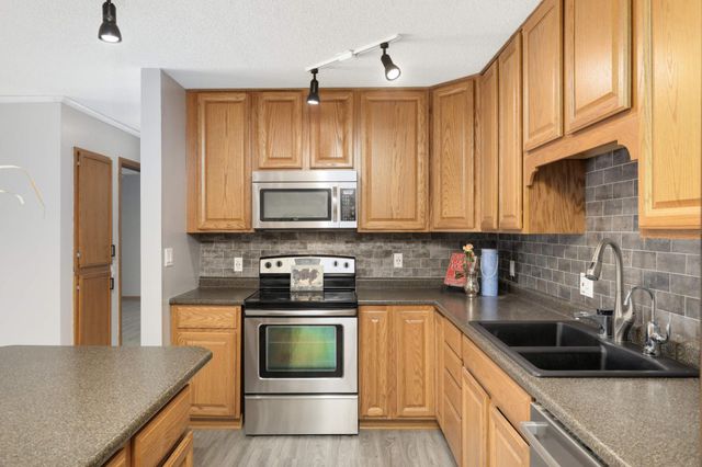 9143 Highway 55 301, Golden Valley, MN 55427