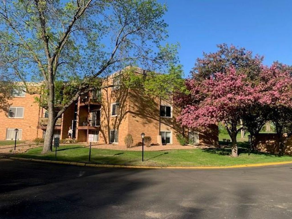 9143 Highway 55 301, Golden Valley, MN 55427