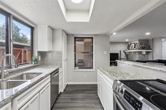 2059 Embassy Way, Carrollton, TX 75006