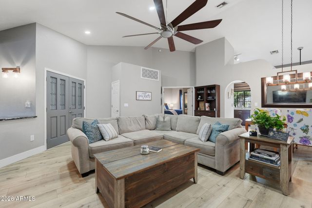 1502 W SHELLFISH Drive, Gilbert, AZ 85233