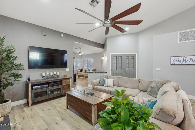 1502 W SHELLFISH Drive, Gilbert, AZ 85233