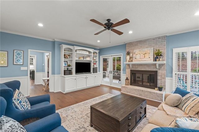 3829 Tangle Oak Drive, Clemmons, NC 27012