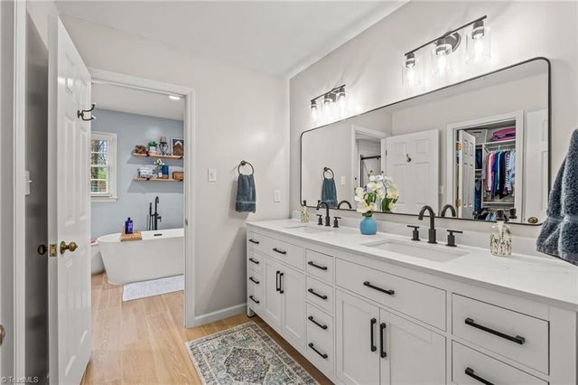 3829 Tangle Oak Drive, Clemmons, NC 27012