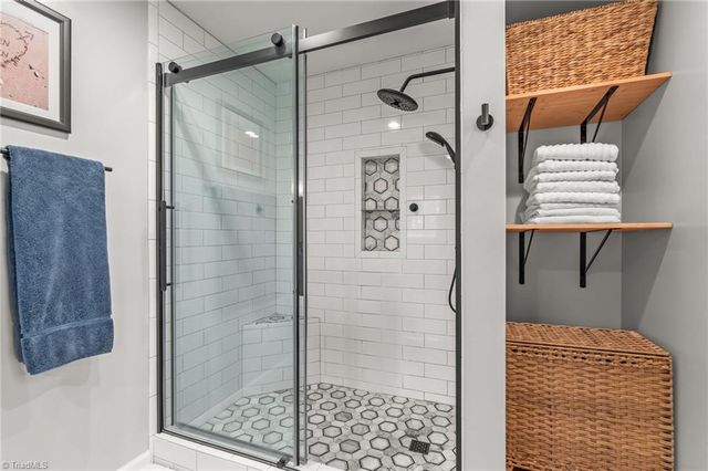 3829 Tangle Oak Drive, Clemmons, NC 27012