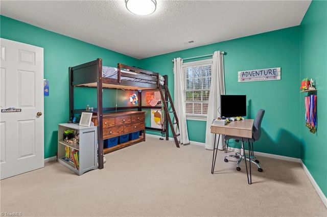 3829 Tangle Oak Drive, Clemmons, NC 27012