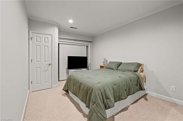 3829 Tangle Oak Drive, Clemmons, NC 27012