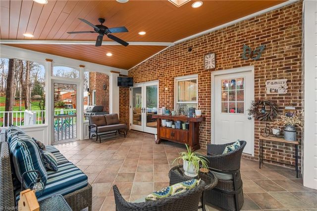 3829 Tangle Oak Drive, Clemmons, NC 27012