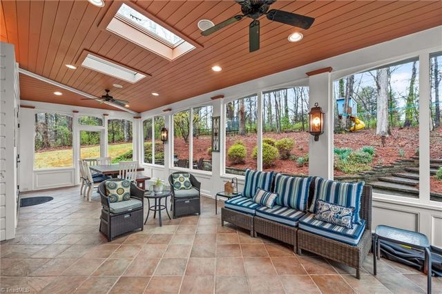 3829 Tangle Oak Drive, Clemmons, NC 27012