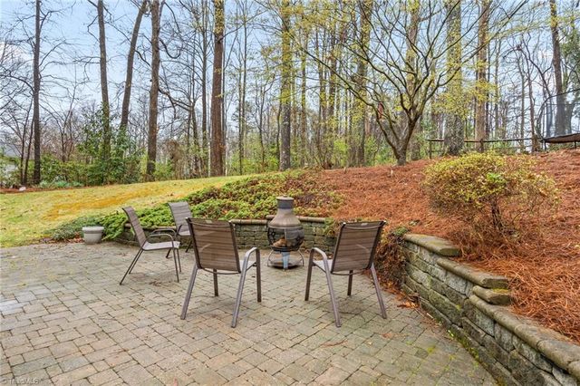 3829 Tangle Oak Drive, Clemmons, NC 27012