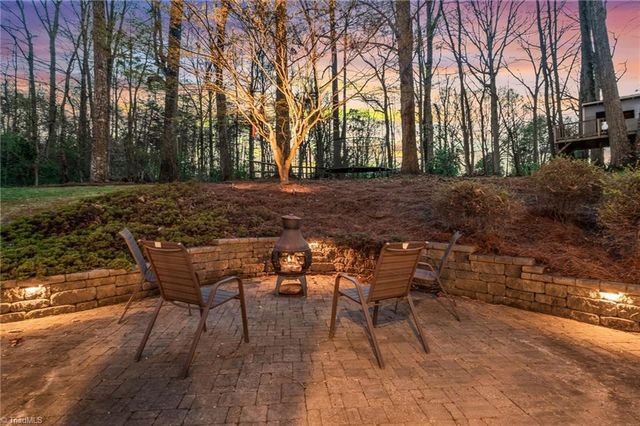 3829 Tangle Oak Drive, Clemmons, NC 27012