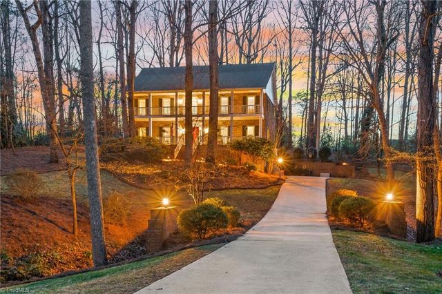 3829 Tangle Oak Drive, Clemmons, NC 27012