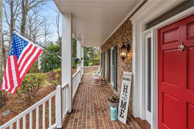 3829 Tangle Oak Drive, Clemmons, NC 27012