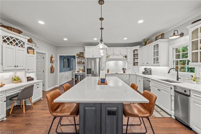 3829 Tangle Oak Drive, Clemmons, NC 27012