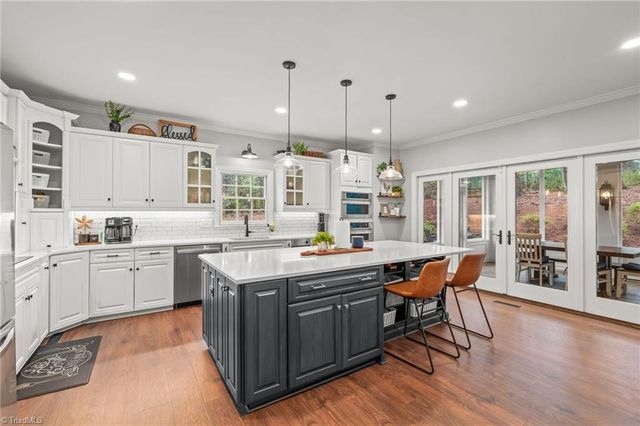 3829 Tangle Oak Drive, Clemmons, NC 27012