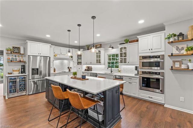 3829 Tangle Oak Drive, Clemmons, NC 27012