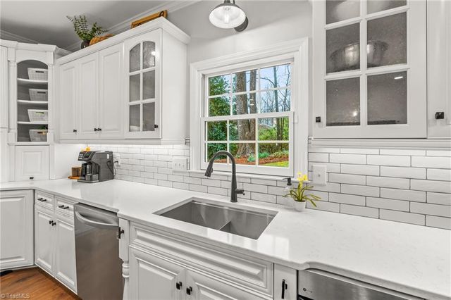 3829 Tangle Oak Drive, Clemmons, NC 27012