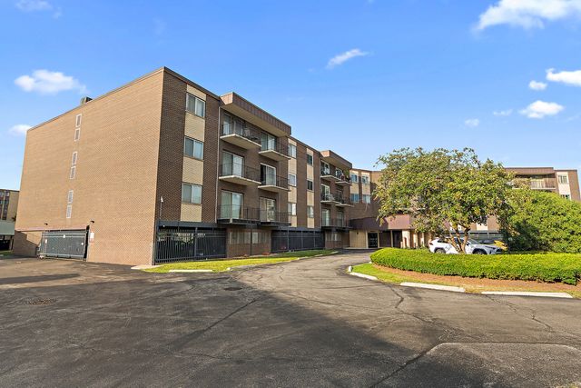 9820 S Pulaski Avenue 111, Oak Lawn, IL 60453