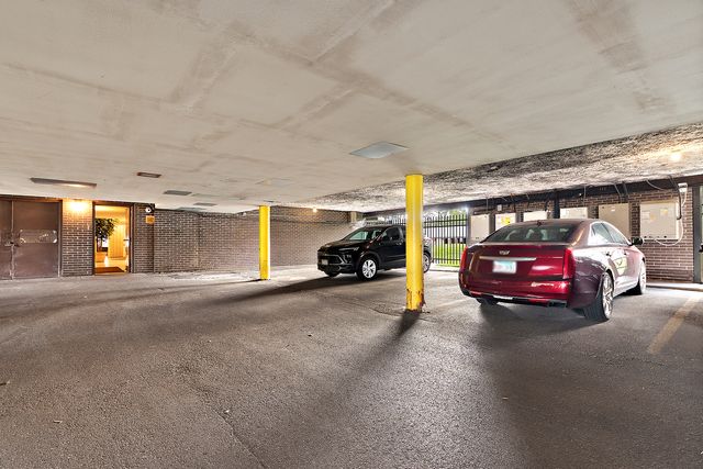 9820 S Pulaski Avenue 111, Oak Lawn, IL 60453