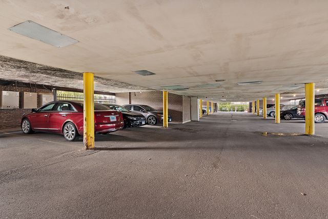 9820 S Pulaski Avenue 111, Oak Lawn, IL 60453