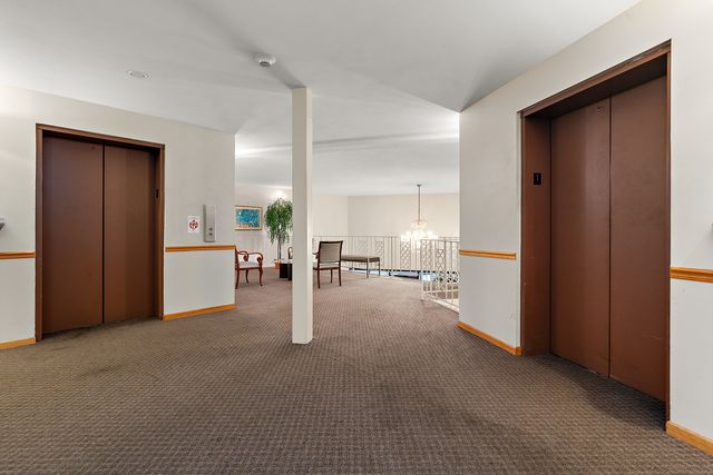 9820 S Pulaski Avenue 111, Oak Lawn, IL 60453