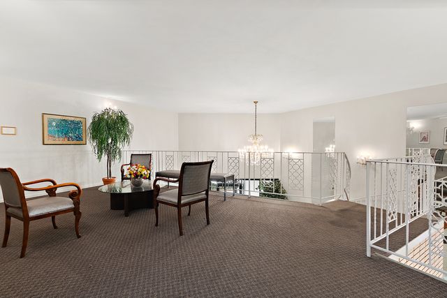9820 S Pulaski Avenue 111, Oak Lawn, IL 60453