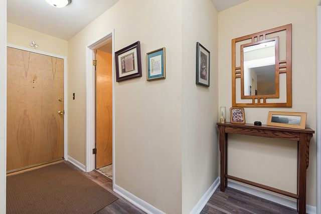 9820 S Pulaski Avenue 111, Oak Lawn, IL 60453