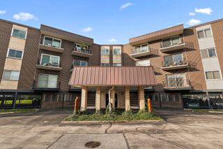 9820 S Pulaski Avenue 111, Oak Lawn, IL 60453