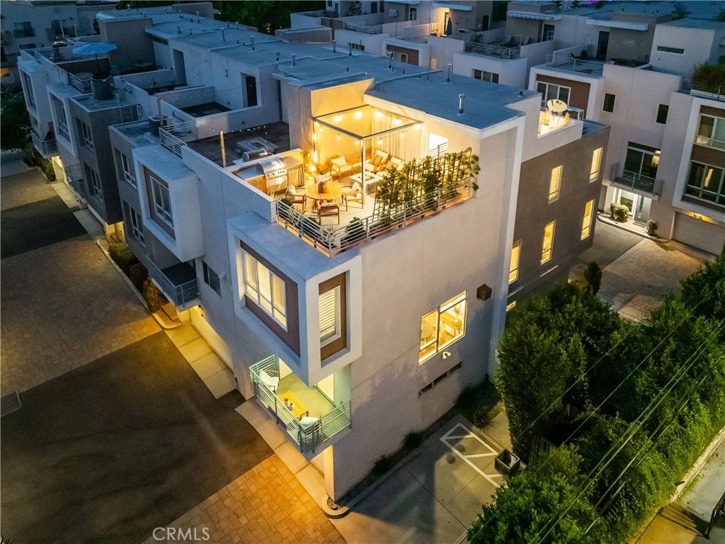 Image 1 of property listing at 1400 Fuller Avenue N 7, Los Angeles, CA 90046