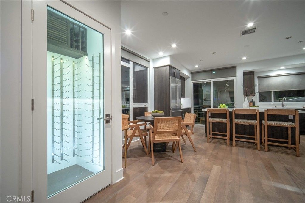 Image 13 of property listing at 1400 Fuller Avenue N 7, Los Angeles, CA 90046