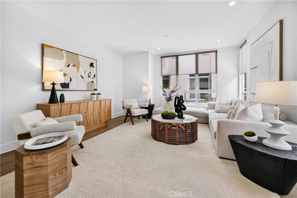 Image 15 of property listing at 1400 Fuller Avenue N 7, Los Angeles, CA 90046