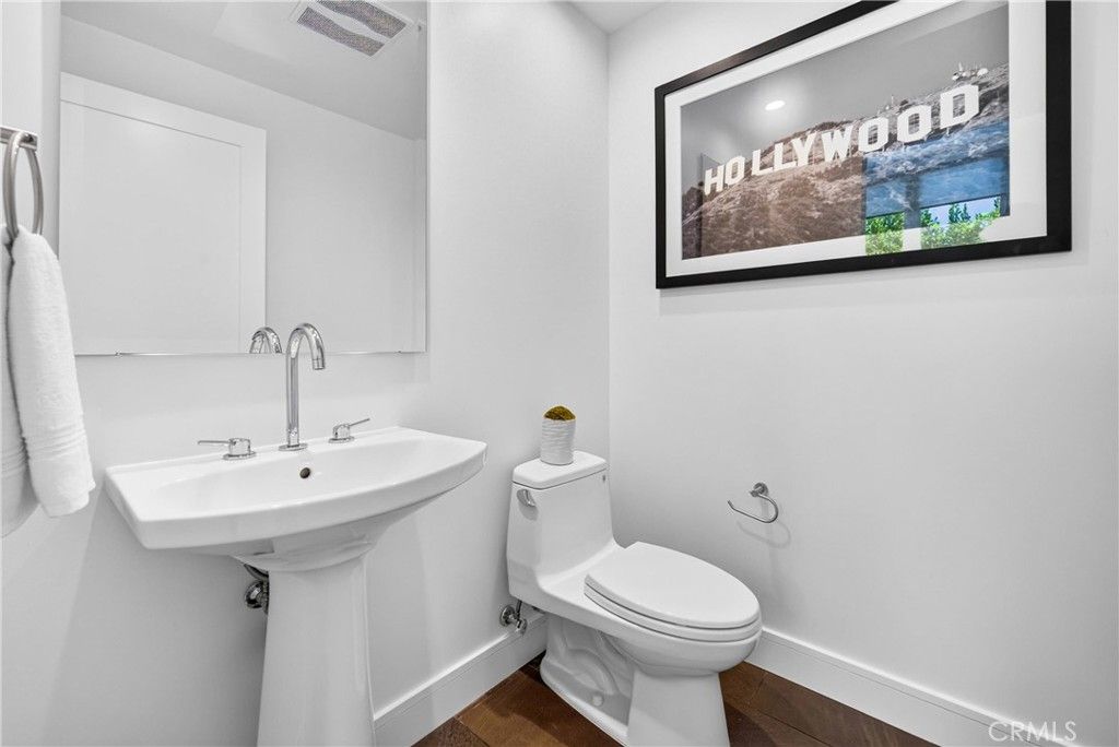 Image 18 of property listing at 1400 Fuller Avenue N 7, Los Angeles, CA 90046