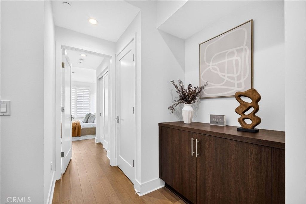Image 19 of property listing at 1400 Fuller Avenue N 7, Los Angeles, CA 90046