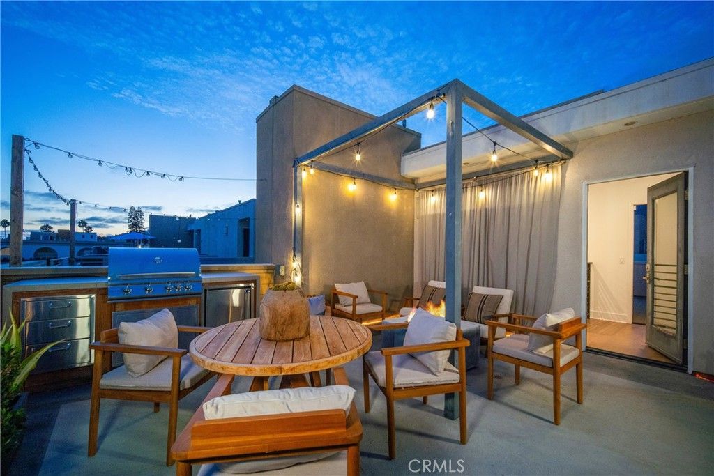 Image 2 of property listing at 1400 Fuller Avenue N 7, Los Angeles, CA 90046