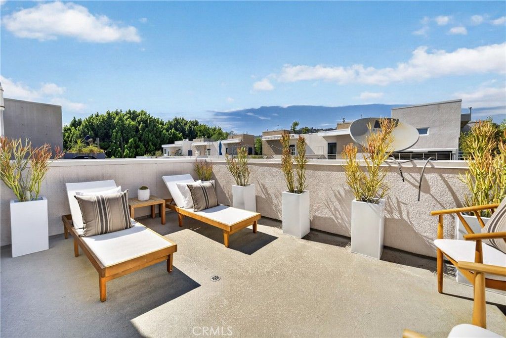 Image 28 of property listing at 1400 Fuller Avenue N 7, Los Angeles, CA 90046