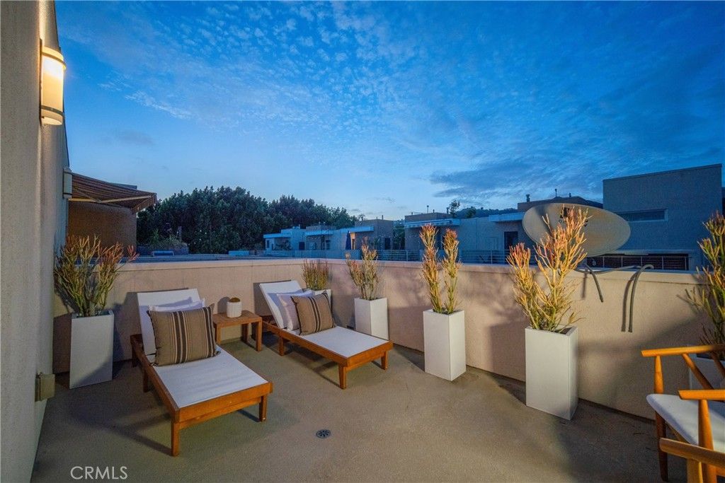 Image 33 of property listing at 1400 Fuller Avenue N 7, Los Angeles, CA 90046