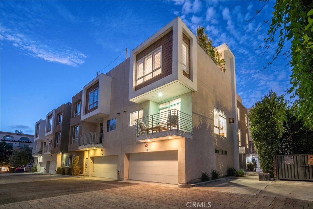 Image 34 of property listing at 1400 Fuller Avenue N 7, Los Angeles, CA 90046