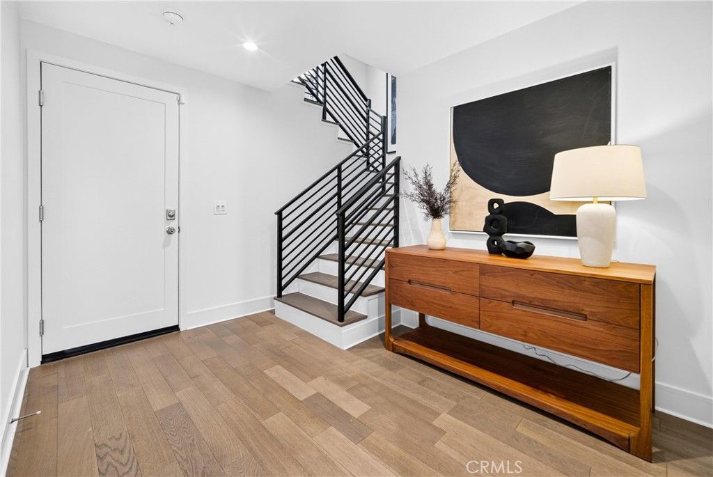 Image 4 of property listing at 1400 Fuller Avenue N 7, Los Angeles, CA 90046